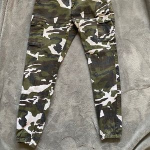 CAMO CARGO JOGGER JEAN
